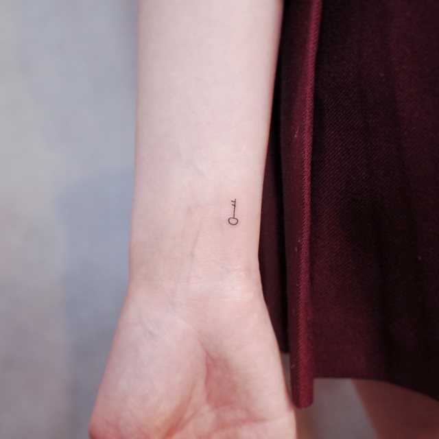 tattoo femenino pequeno en el brazo 68