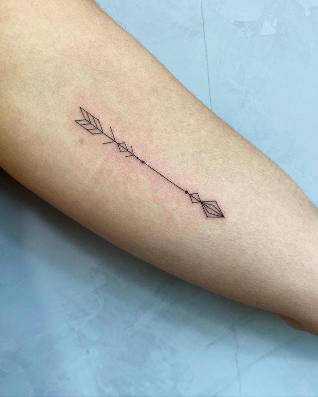 tattoo femenino pequeno en el brazo 69