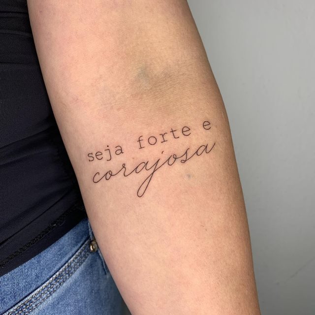 tattoo femenino pequeno en el brazo 72