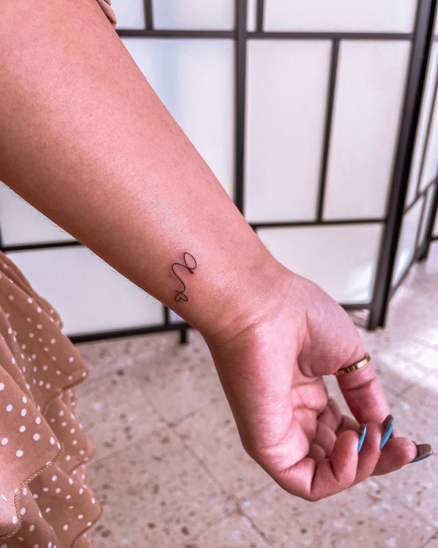 tattoo femenino pequeno en el brazo 81
