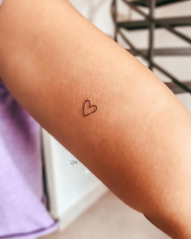 tattoo femenino pequeno en el brazo 83