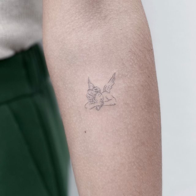 tattoo femenino pequeno en el brazo 84