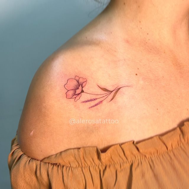 tattoo femenino pequeno en el brazo 88