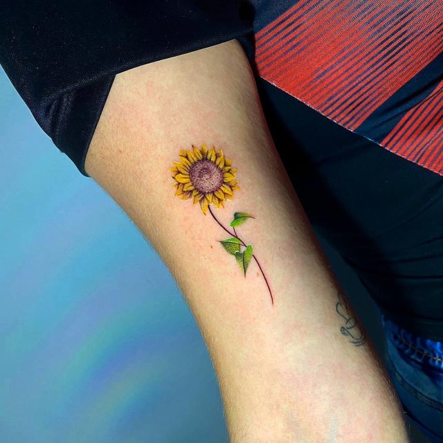 tattoo femenino pequeno en el brazo 91