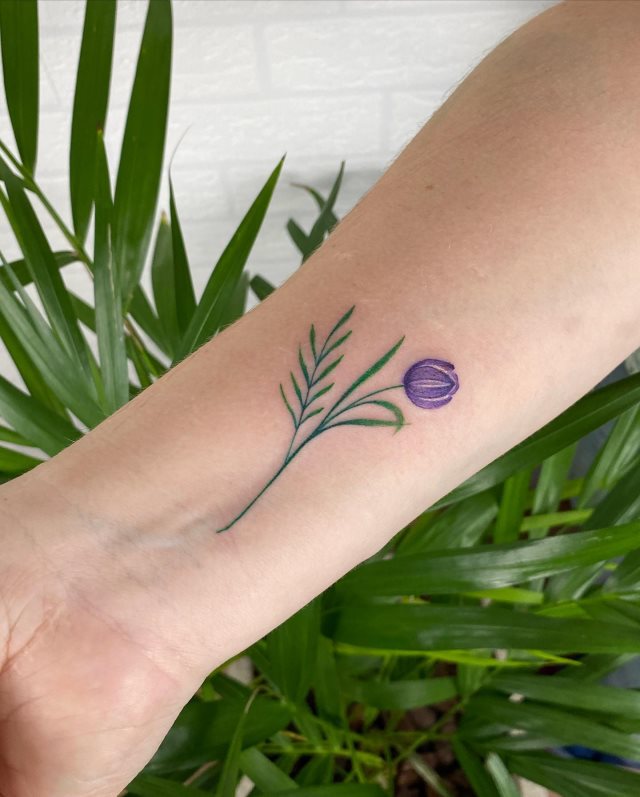 tattoo femenino pequeno en el brazo 93
