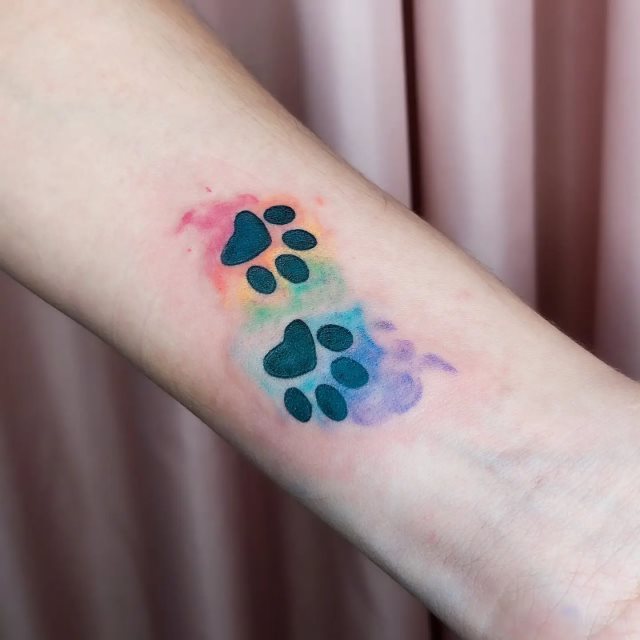 tattoo femenino pequeno en el brazo 96