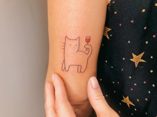 tattoo femenino pequeno en el brazo 97
