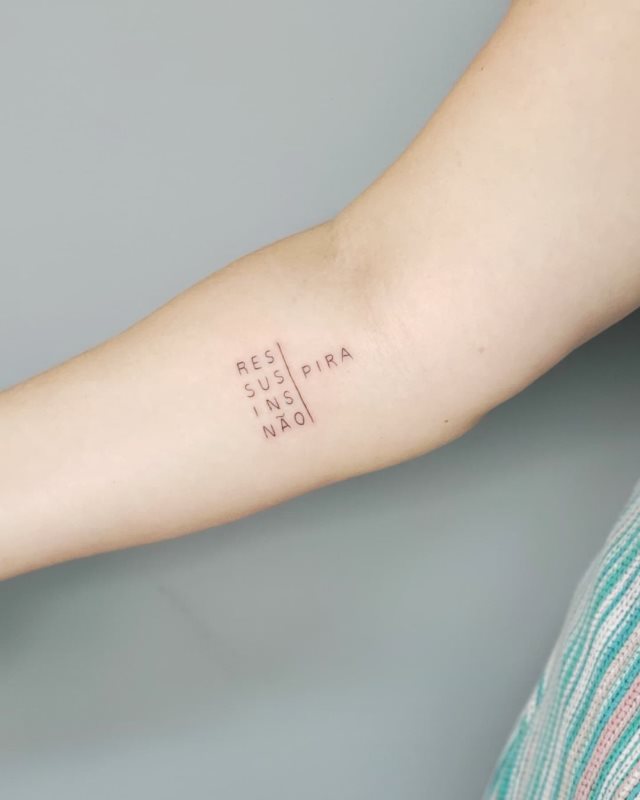 tattoo femenino pequeno para el brazo 16