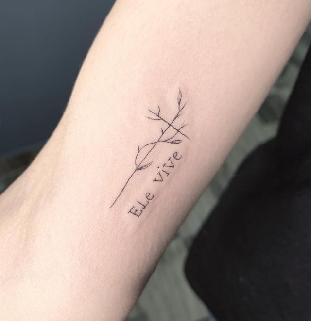 tattoo femenino pequeno para el brazo 17