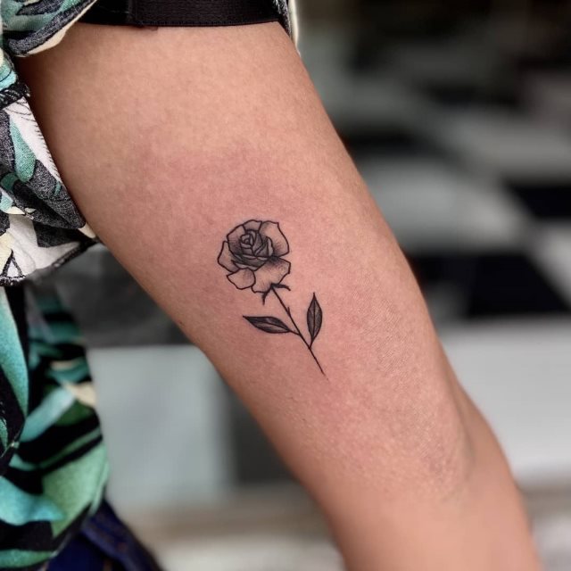 tattoo femenino pequeno para el brazo 25