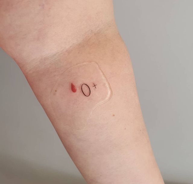 tattoo femenino pequeno para el brazo 33