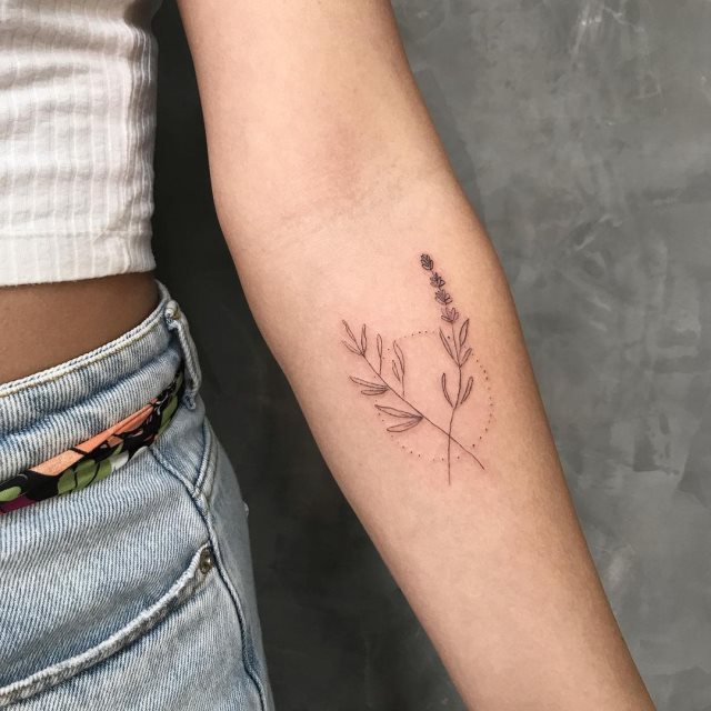 tattoo femenino pequeno para el brazo 35