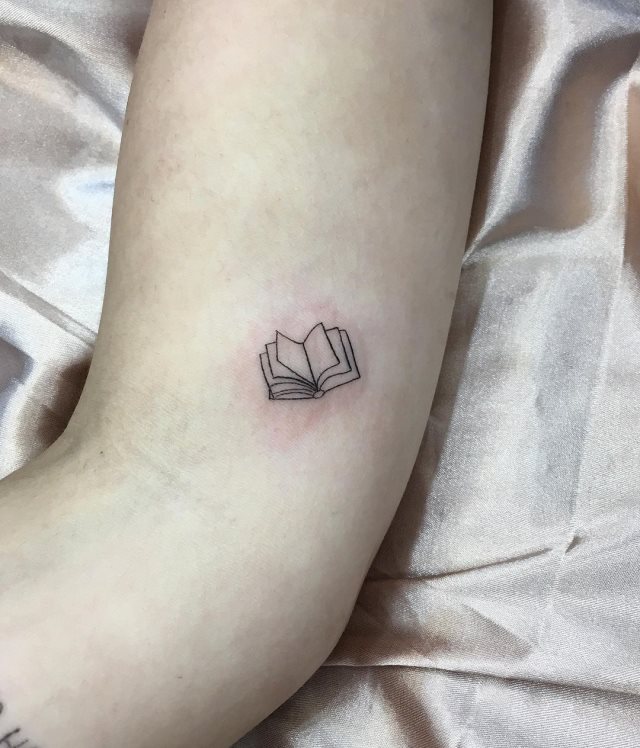 tattoo femenino pequeno para el brazo 37