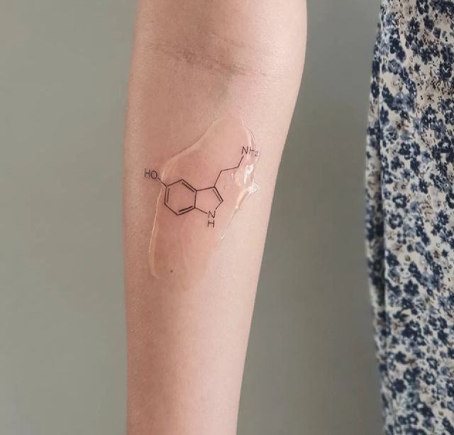 tattoo femenino pequeno para el brazo 43