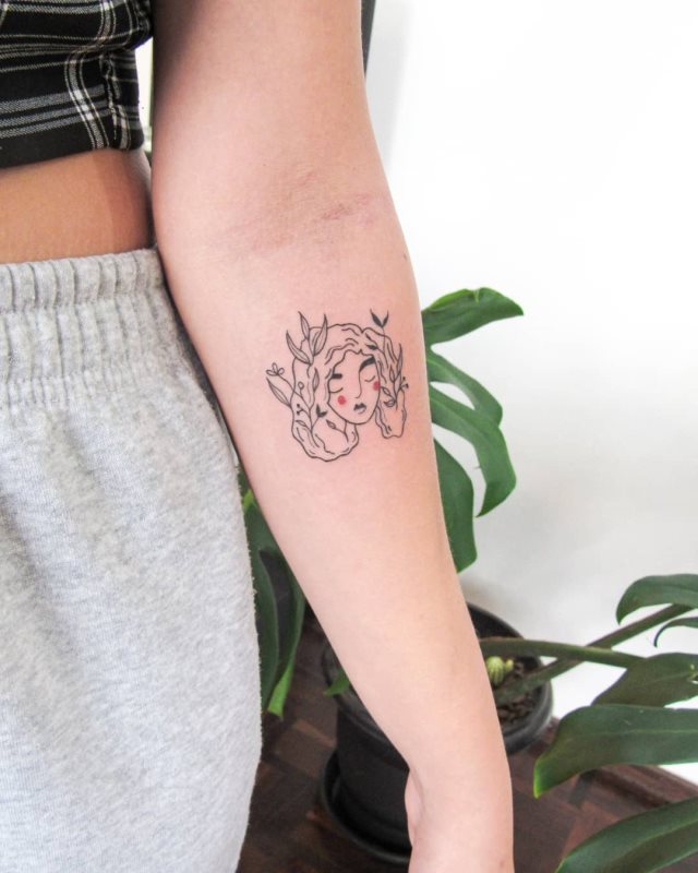tattoo femenino pequeno para el brazo 47