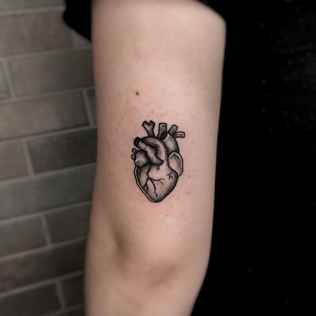 tattoo femenino pequeno para el brazo 48