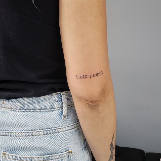 tattoo femenino pequeno para el brazo 49