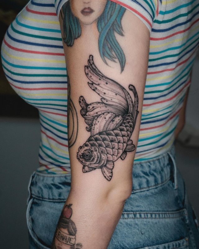 tattoo femenino pez 10