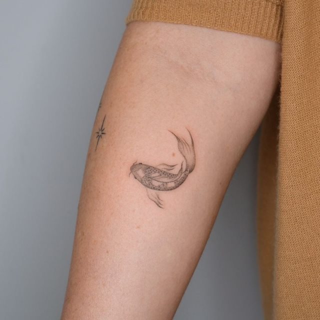 tattoo femenino pez 14
