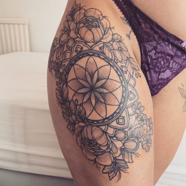 tattoo femenino sexy 22