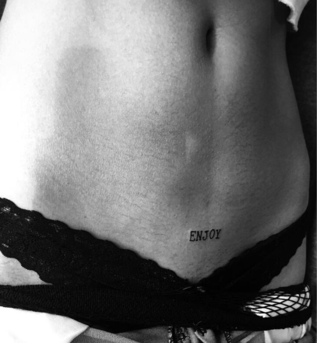 tattoo femenino sexy 55