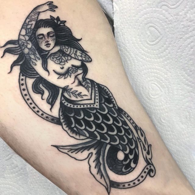 tattoo femenino sirena 08