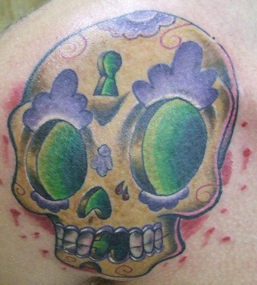 Calavera mexicana con una cerradura en la frente con un sombreado rojo.