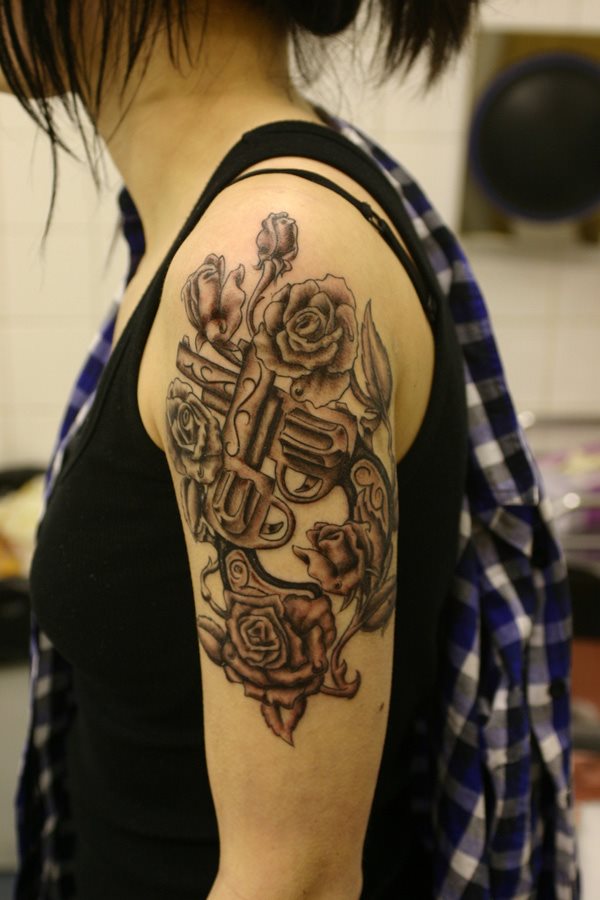 tatuaje pistola 13