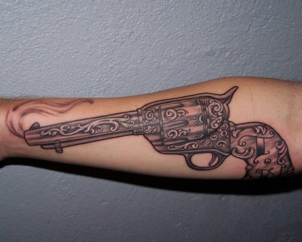tatuaje pistola 23