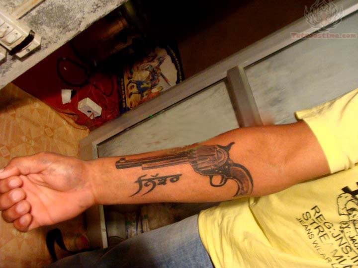 tatuaje pistola 46