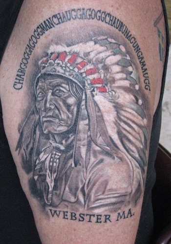 Diseo indio en un tono negro con un toque rojo que le da algo de personalidad al diseo Diseo indio en un tono negro con un toque rojo que le da algo de personalidad al diseo