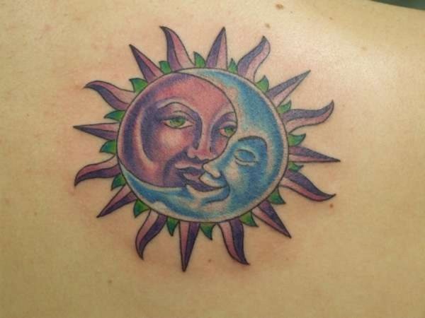 Diseo algo comn de una luna con un sol Diseo algo comn de una luna con un sol