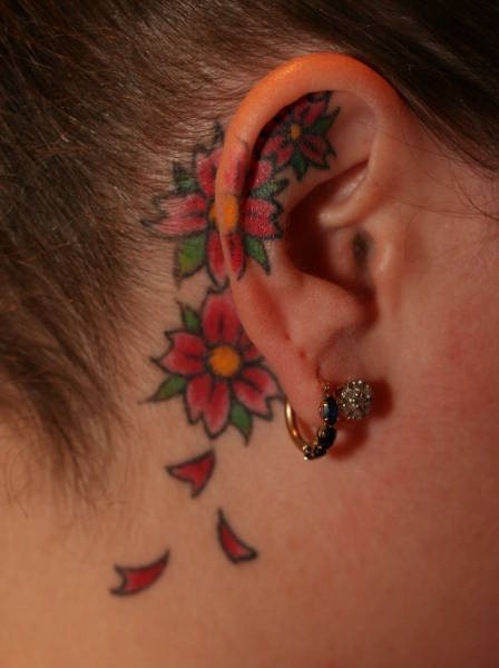 Original diseo que no estamos acostumbrados a ver porque, o bien vemos un diseo dentro de la oreja o bien, fuera; pero no en ambas zonas Original diseo que no estamos acostumbrados a ver porque, o bien vemos un diseo dentro de la oreja o bien, fuera; pero no en ambas zonas