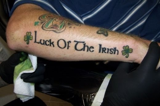Diseo en el que se puede leer luck of the irish, que en castellano quiere decir la suerte del irlands Diseo en el que se puede leer luck of the irish, que en castellano quiere decir la suerte del irlands