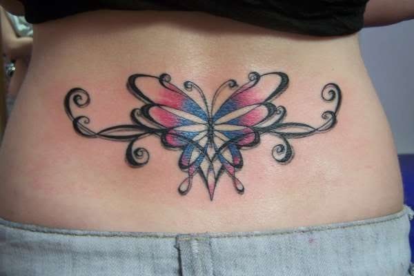 Diseo de una mariposa en tonos negros y con unas alas en las que se combina el rosa y el azul Diseo de una mariposa en tonos negros y con unas alas en las que se combina el rosa y el azul