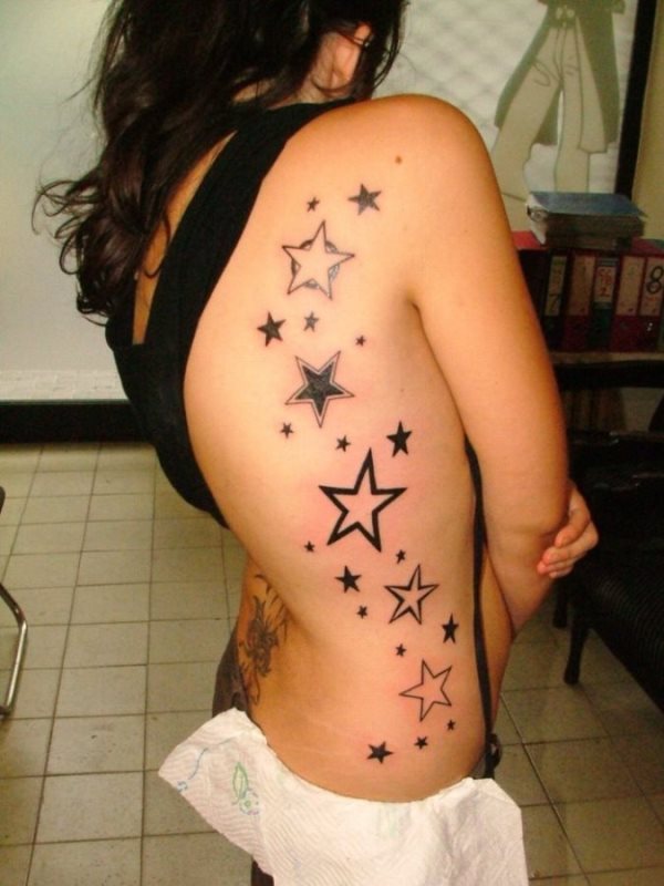 Tatuaje de estrellas con tonalidades negras pero diferentes texturas Tatuaje de estrellas con tonalidades negras pero diferentes texturas