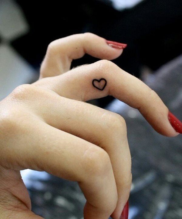 Diminuto corazn en la parte interna del dedo Diminuto corazn en la parte interna del dedo