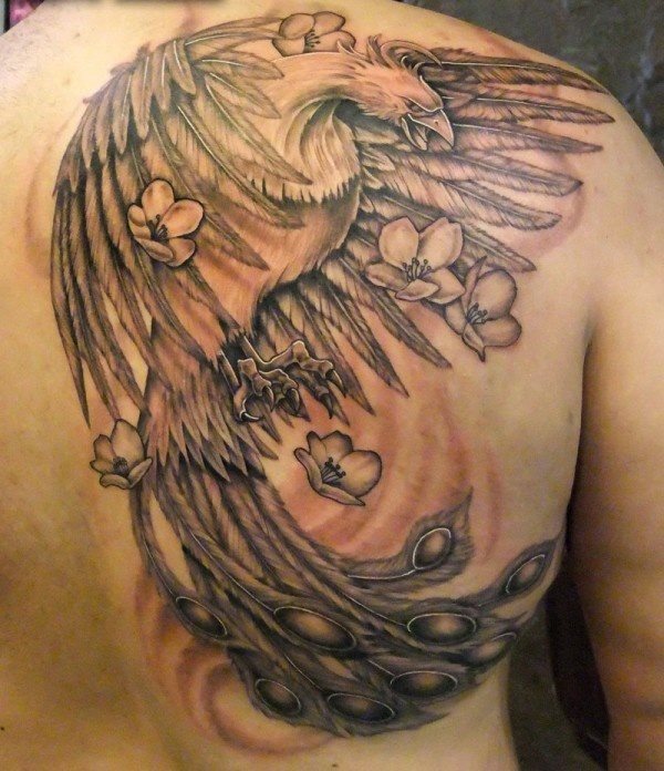 Otro ave fniz que se ha representado de manera algo torpe y decimos esto porque tiene unas plumas al final de la cola que recuerdan a las de un pavo real y un pecho demasiado grande Otro ave fniz que se ha representado de manera algo torpe y decimos esto porque tiene unas plumas al final de la cola que recuerdan a las de un pavo real y un pecho demasiado grande
