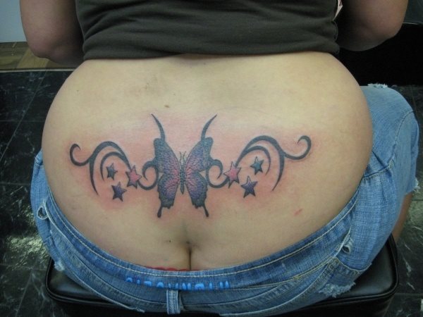 Otro diseo feo como el comentado anteriormente, una mariposa y unas lneas tribales con un resultado poco agradable a la vista una vez ms Otro diseo feo como el comentado anteriormente, una mariposa y unas lneas tribales con un resultado poco agradable a la vista una vez ms