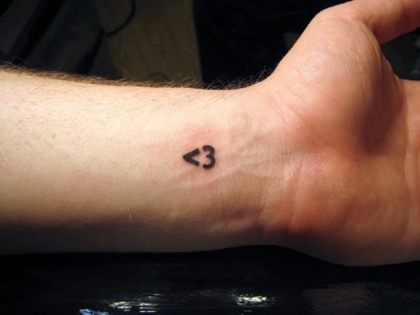 Si lo vemos desde otro ngulo nos puede parecer un corazn pero de esta manera no hay duda que es este smbolo geek muy famoso en Internet Si lo vemos desde otro ngulo nos puede parecer un corazn pero de esta manera no hay duda que es este smbolo geek muy famoso en Internet