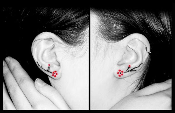 Diseo de una pquea flor con tonos rojo y negro, impresa de manera sencilla pero con un resultado muy efectivo Diseo de una pquea flor con tonos rojo y negro, impresa de manera sencilla pero con un resultado muy efectivo
