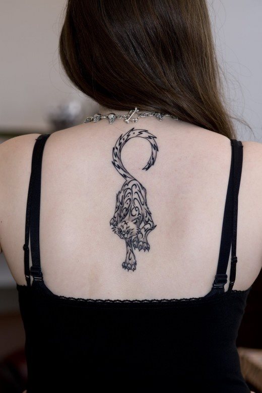 Bueno pues despus de varias imgenes, tenemos a una mujer que ha decidido tatuarse un tigre aunque no estamos seguro de que este animal sea un tigre Bueno pues despus de varias imgenes, tenemos a una mujer que ha decidido tatuarse un tigre aunque no estamos seguro de que este animal sea un tigre