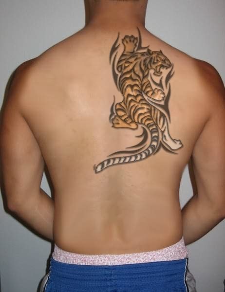 Diseo de un tigre de espaldas, furioso, rodeado de simples lneas de estilo tribal Diseo de un tigre de espaldas, furioso, rodeado de simples lneas de estilo tribal