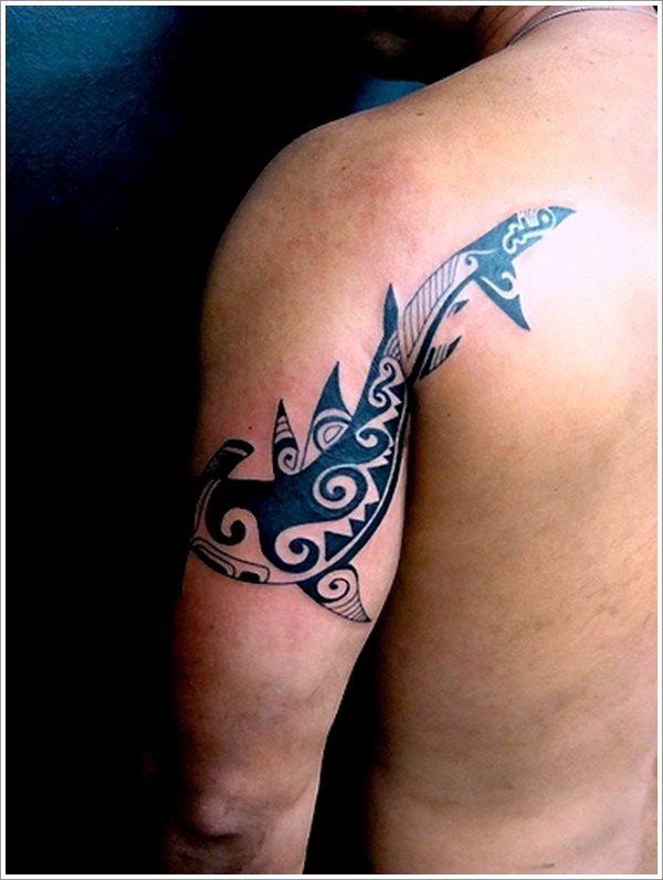 Empieza en la espalda y termina en el brazo Empieza en la espalda y termina en el brazo