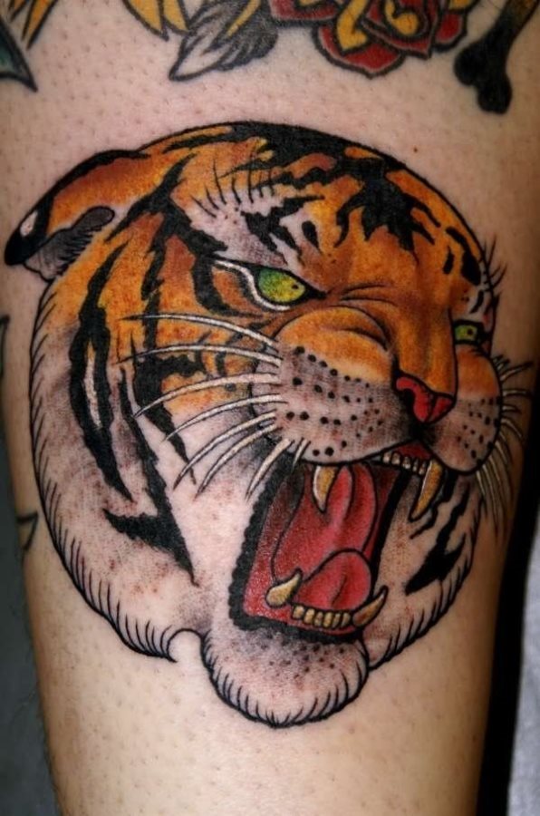 Un diseo redondeado de la cabeza de un tigre Un diseo redondeado de la cabeza de un tigre