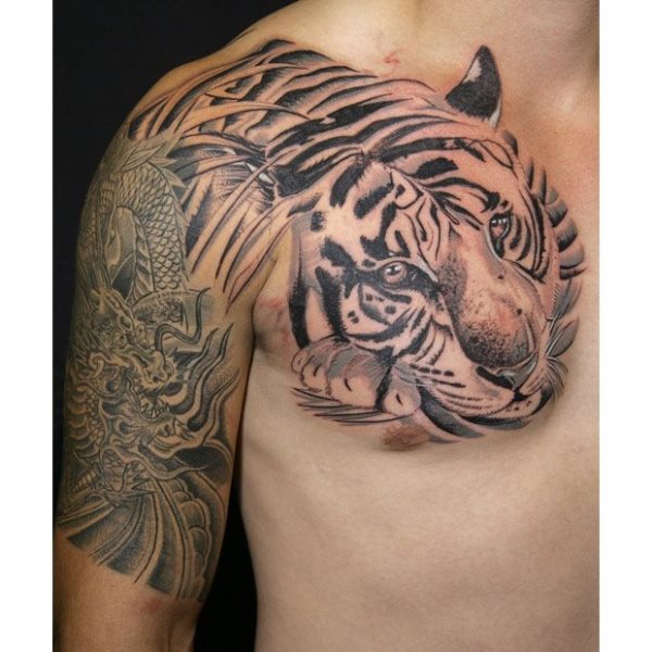Este chico combina un diseo anterior de un dragn asitico con la cabeza de un tigre en el pecho Este chico combina un diseo anterior de un dragn asitico con la cabeza de un tigre en el pecho