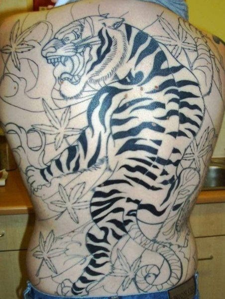 Este es sin duda el típico tigre que aparece en muchas tatuajes de estilo japonés aunque en este caso aún no está terminado y necesitas muchas horas Este es sin duda el típico tigre que aparece en muchas tatuajes de estilo japonés aunque en este caso aún no está terminado y necesitas muchas horas