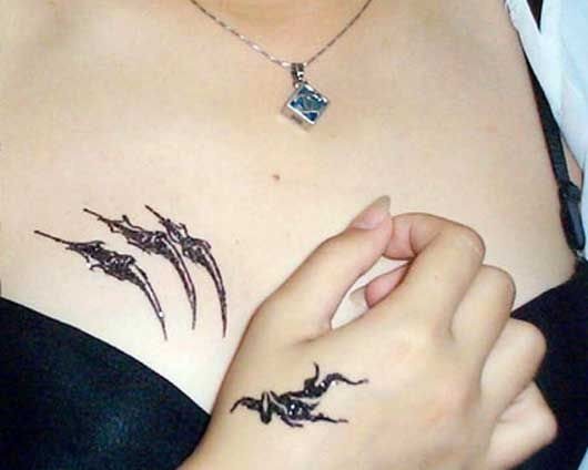 Creemos que se trata de un diseo de unas uas o garras, pero debido a lo abstracto de este tatuaje, no podemos confirmar con certeza de qu se trata Creemos que se trata de un diseo de unas uas o garras, pero debido a lo abstracto de este tatuaje, no podemos confirmar con certeza de qu se trata