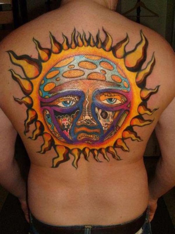 Imagen de un sol lleno de detalles como son calaveras y flores Imagen de un sol lleno de detalles como son calaveras y flores