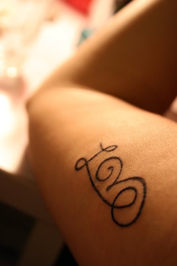 Si alguien puede ayudarme a describir esta imagen que deje un comentario porque soy incapaz de ver ahora mismo de que trata este tatuaje Si alguien puede ayudarme a describir esta imagen que deje un comentario porque soy incapaz de ver ahora mismo de que trata este tatuaje
